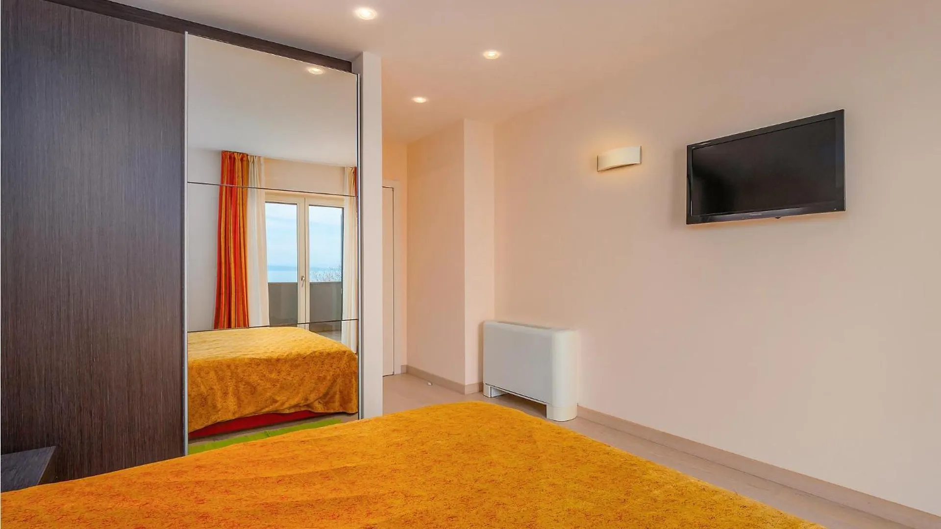 Beach Front Apartment In Moscenicka Draga