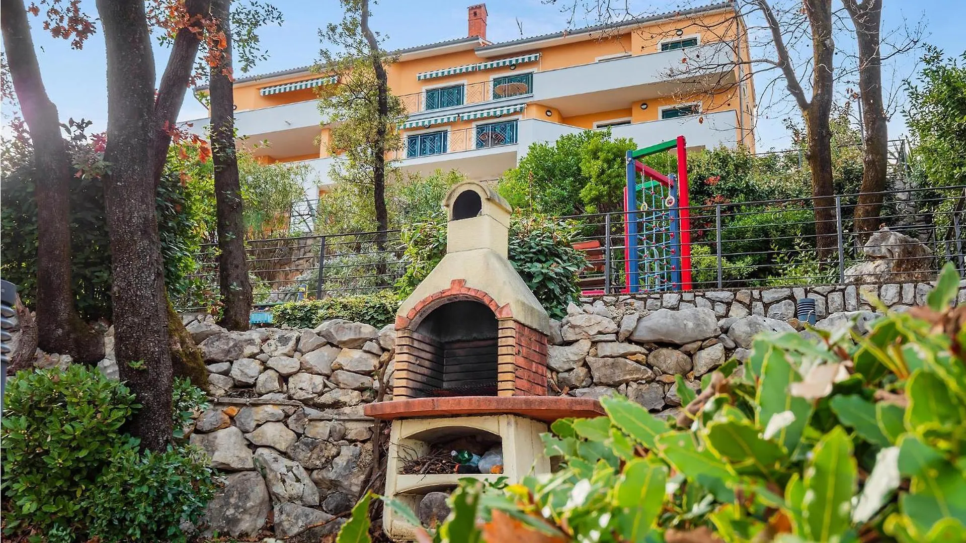 Beach Front Apartment In Moscenicka Draga