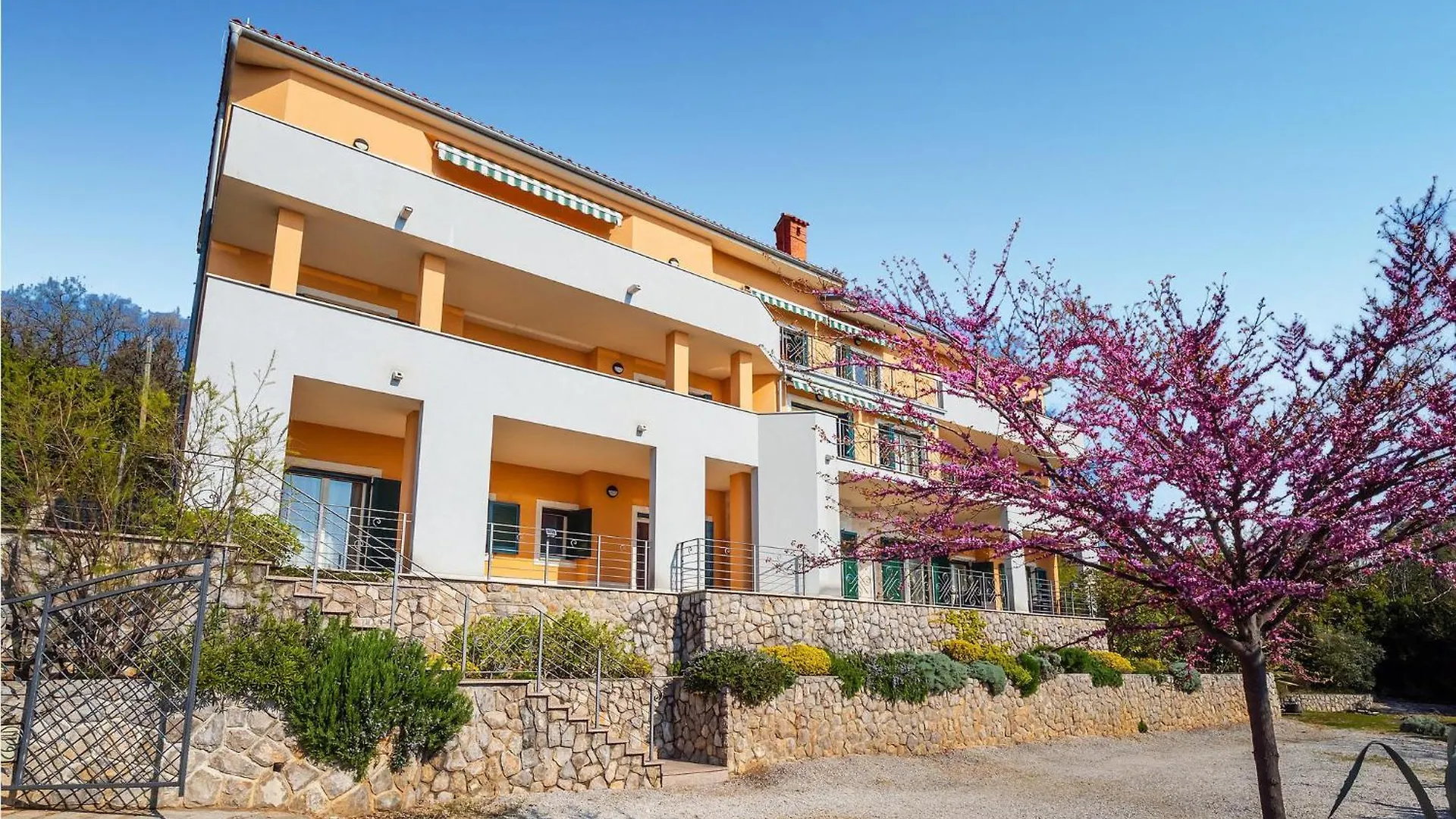 Beach Front Apartment In Moscenicka Draga 0*,