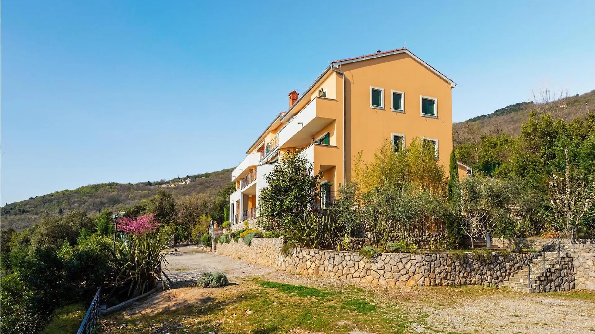 Beach Front Apartment In Moscenicka Draga